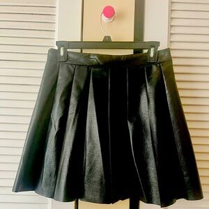 Faux leather black pleated mini skirt